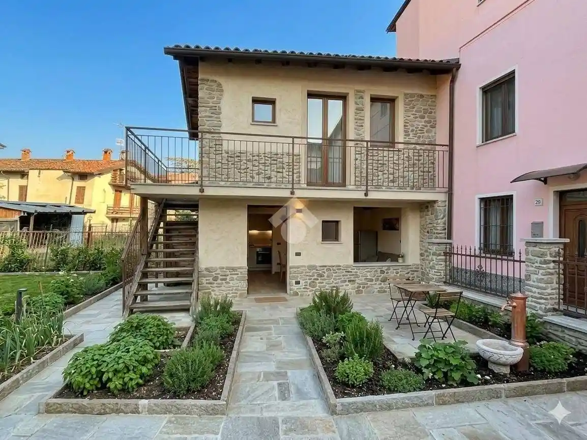 Rustico - Casale in vendita a Scanzorosciate