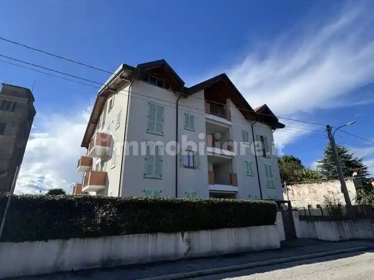 Appartamento in affitto a Ispra