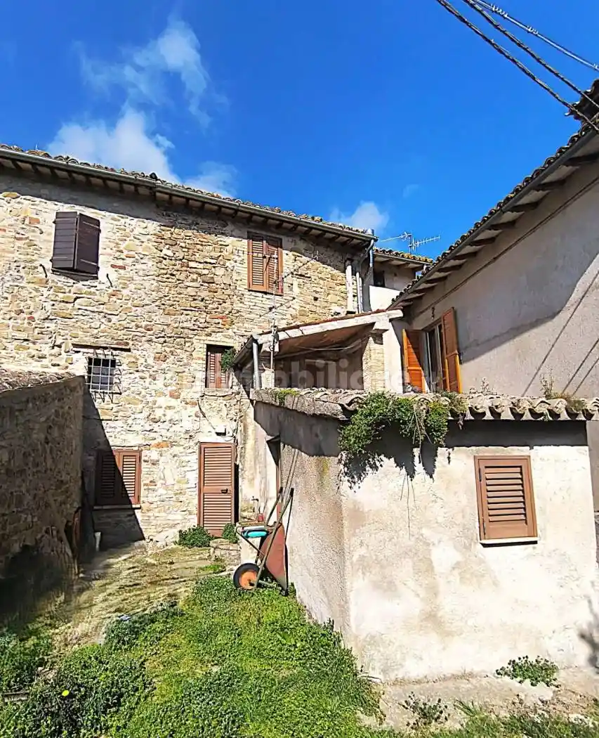 Casa indipendente in vendita a Spoleto