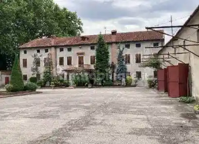 Palazzo - Stabile in vendita a Castagnaro