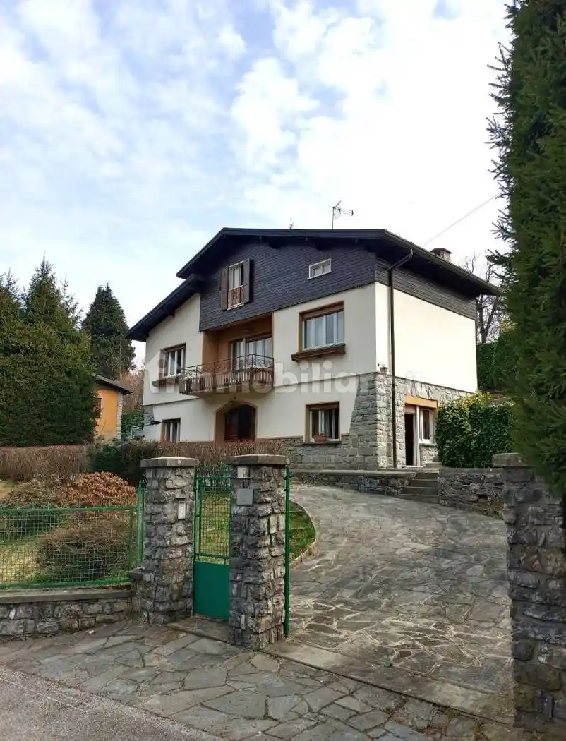 Villa in vendita a Magreglio