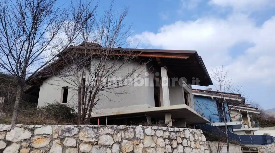 Villa in vendita a Serle