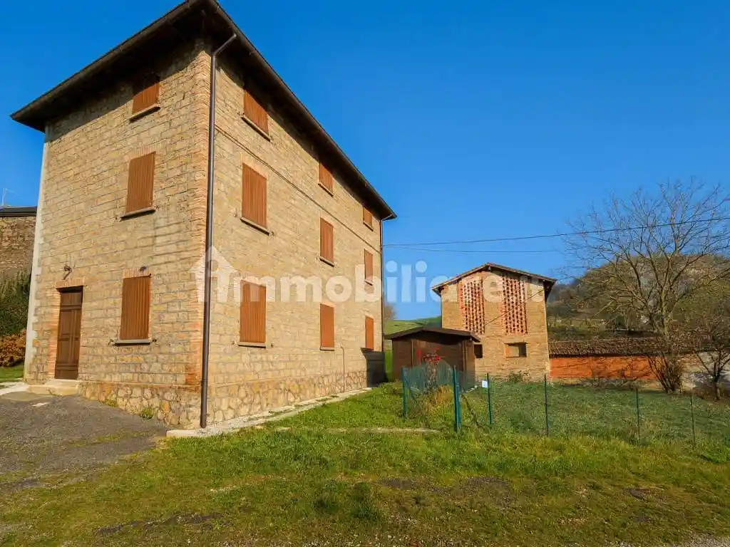 Casa indipendente in vendita a Castelnovo Ne' Monti