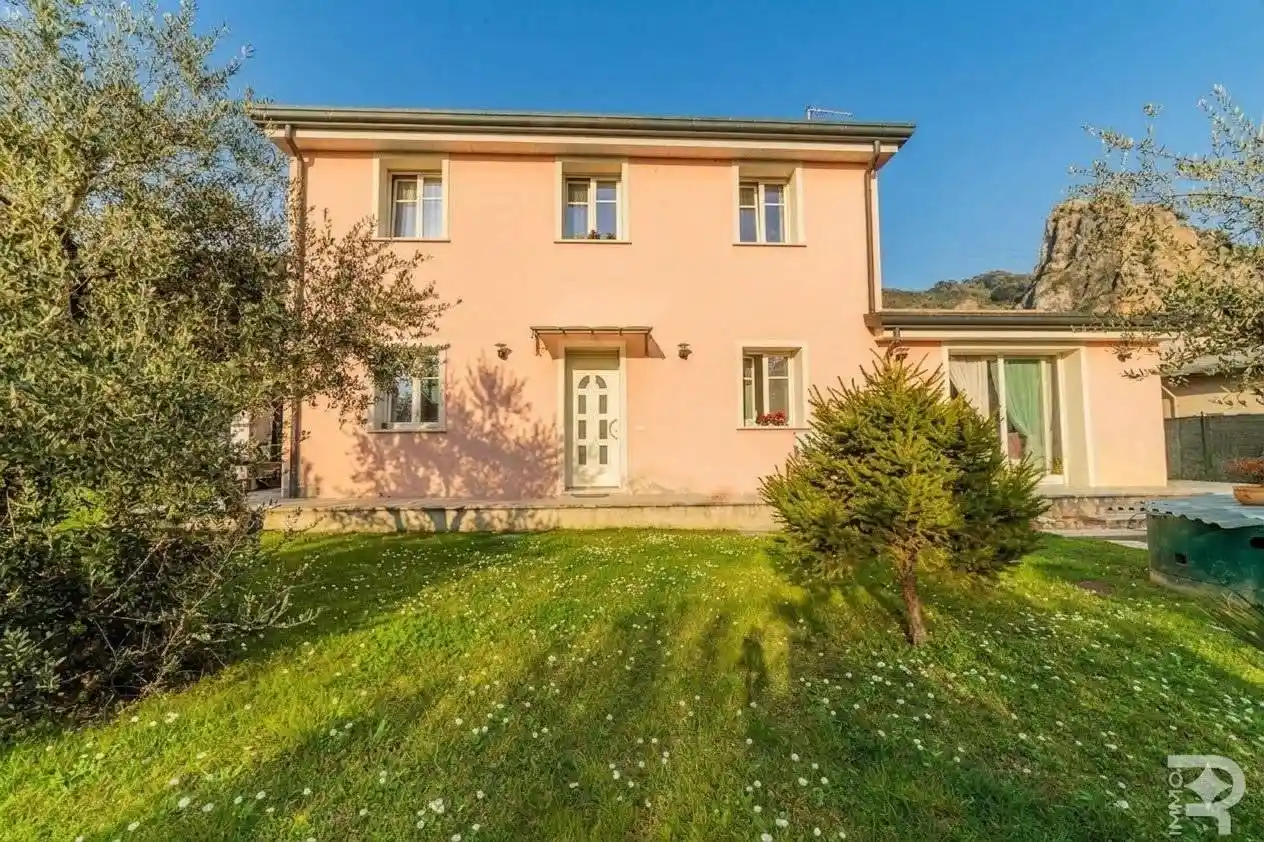 Villa in vendita a Montignoso