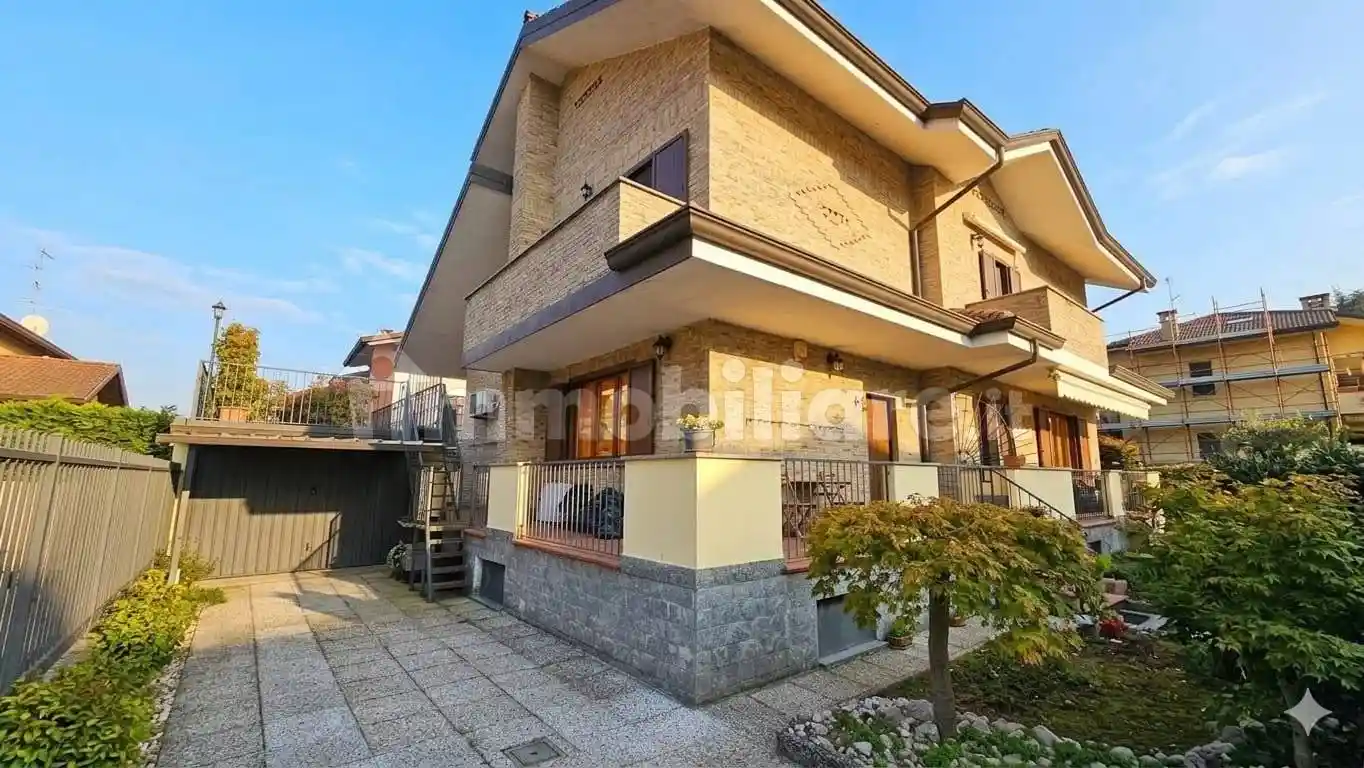 Villa in vendita a Lentate sul Seveso