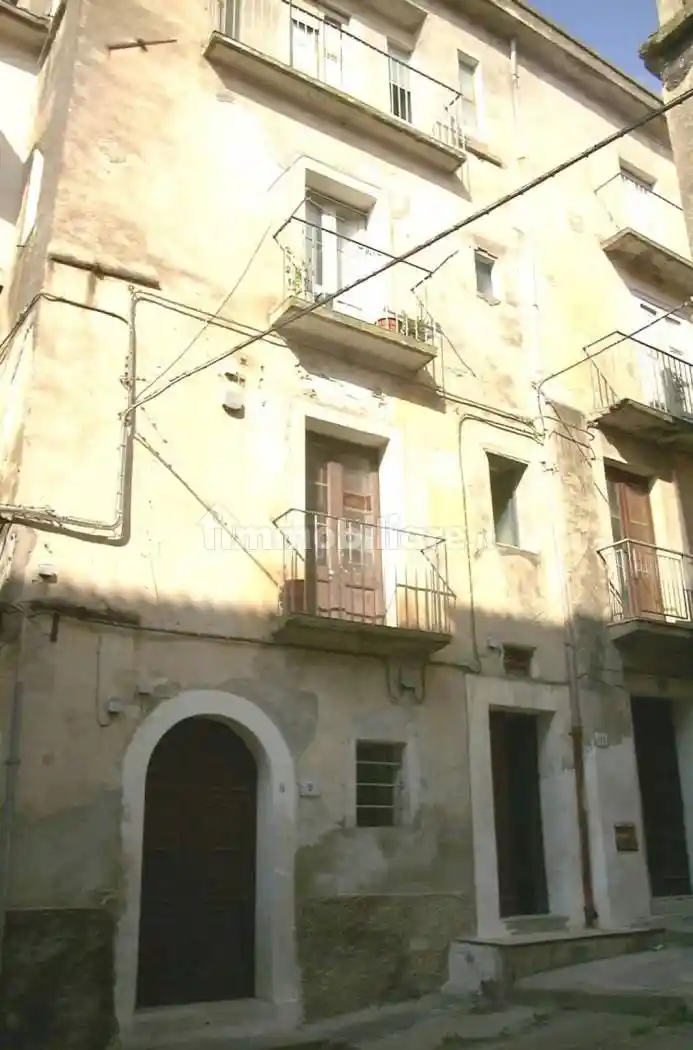 Palazzo - Edificio in vendita a Paola