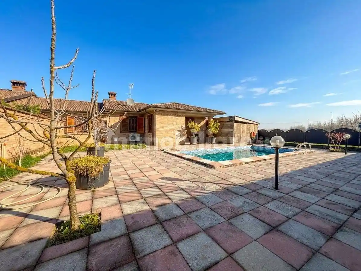 Villa in vendita a Vellezzo Bellini