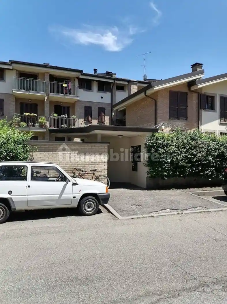 Appartamento in vendita a Caronno Pertusella