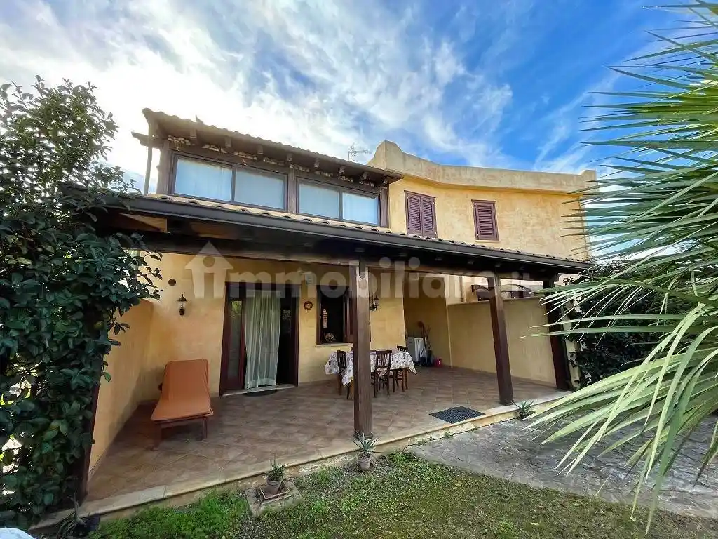 Villa in vendita a Campofelice di Roccella