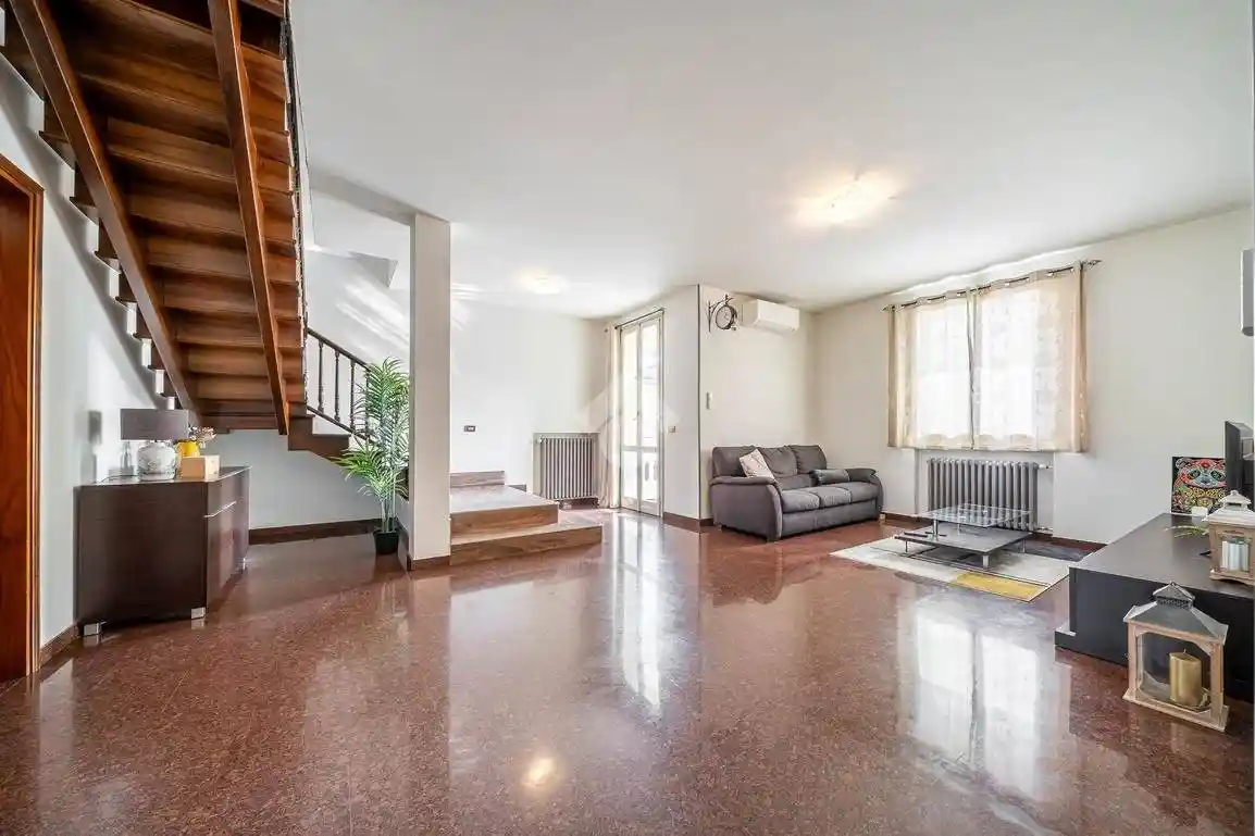 Villa in vendita a Sant'Ilario d'Enza