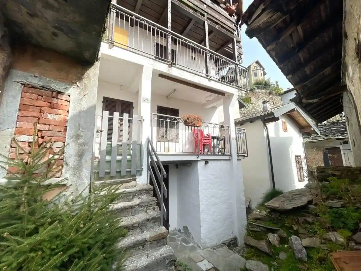 Casa indipendente in vendita a Cossogno