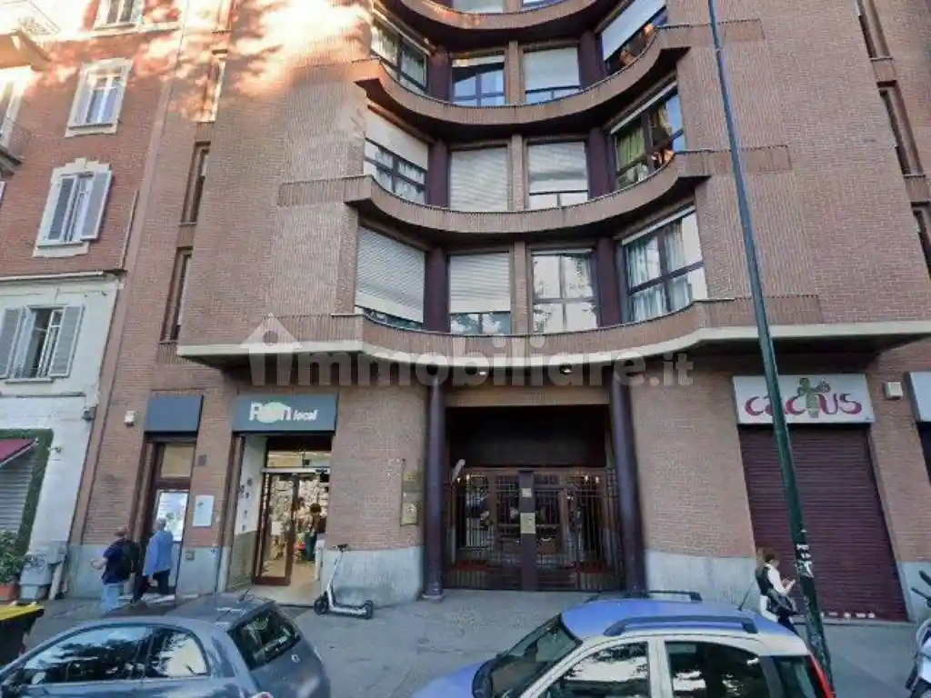 Palazzo - Stabile in vendita a Torino