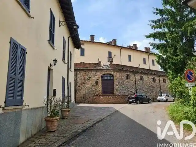 Appartamento in vendita a Castana