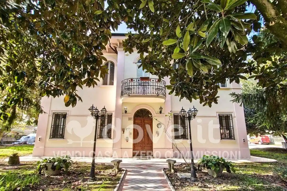 Villa in vendita a Cento
