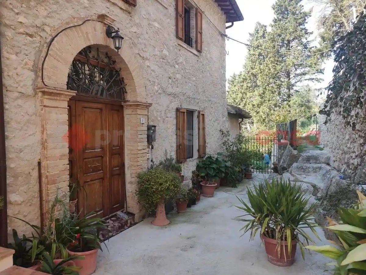 Villetta a schiera in vendita a Campello sul Clitunno