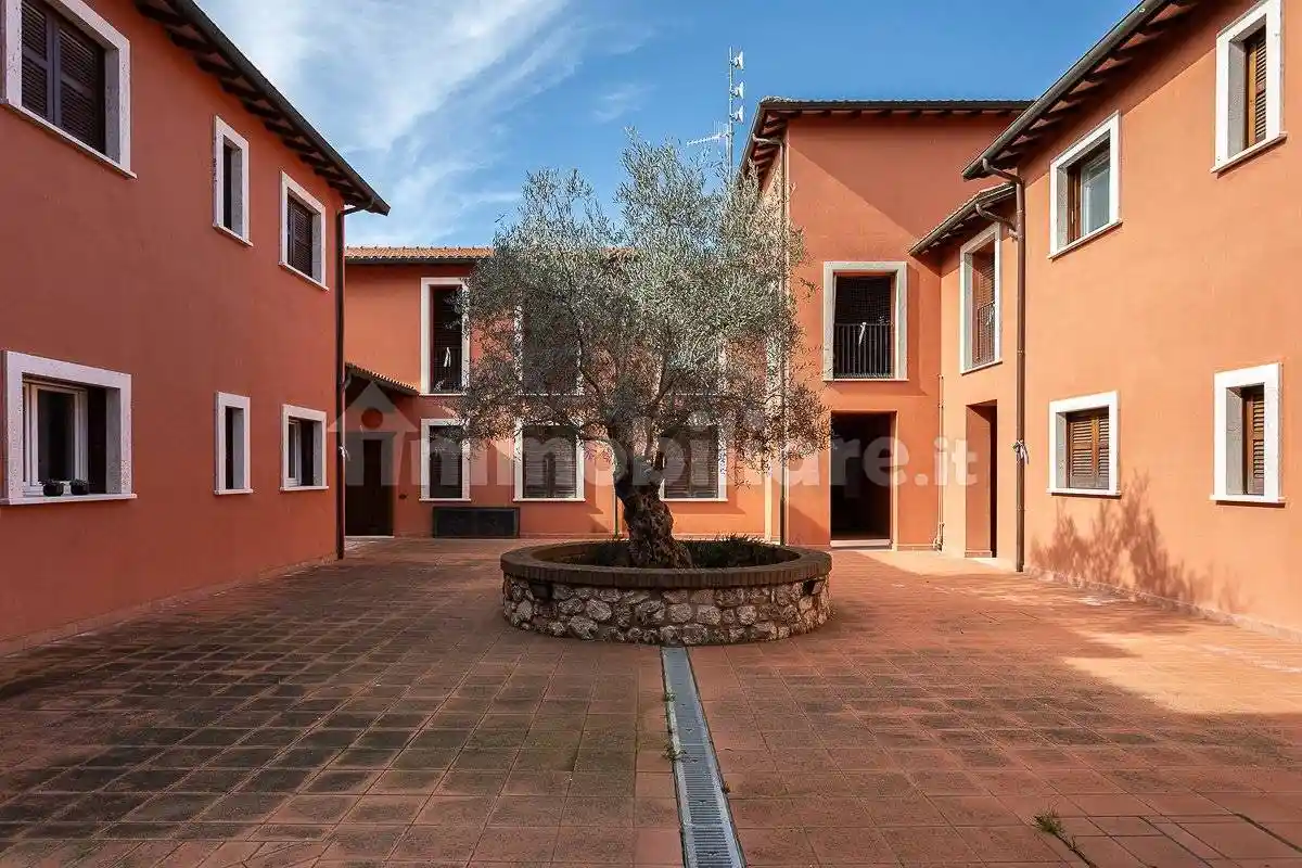 Palazzo - Edificio in vendita a Manciano