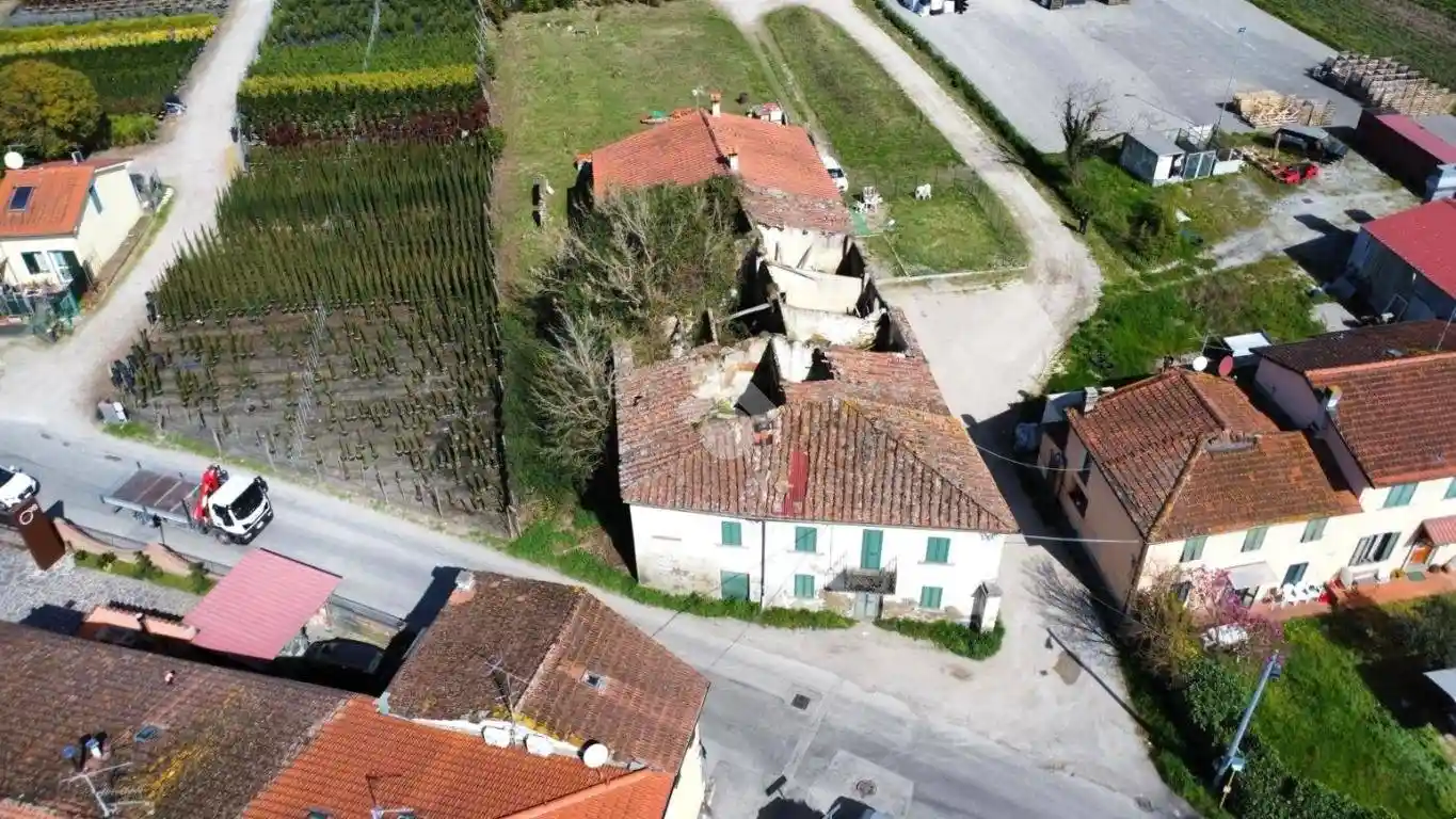 Casa indipendente in vendita a Pistoia