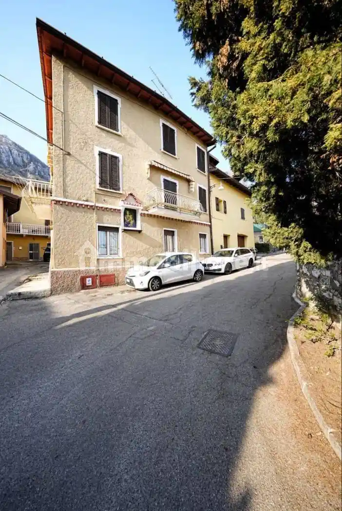 Casa indipendente in vendita a Brescia