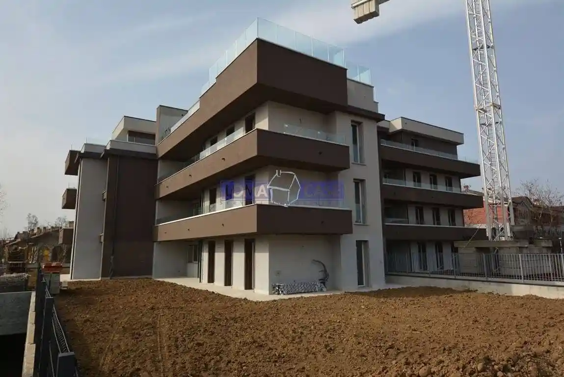 Appartamento in vendita a Lomagna