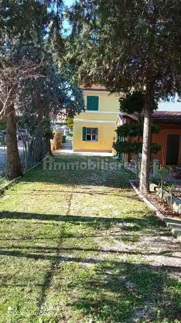 Villa in vendita a Montemarciano