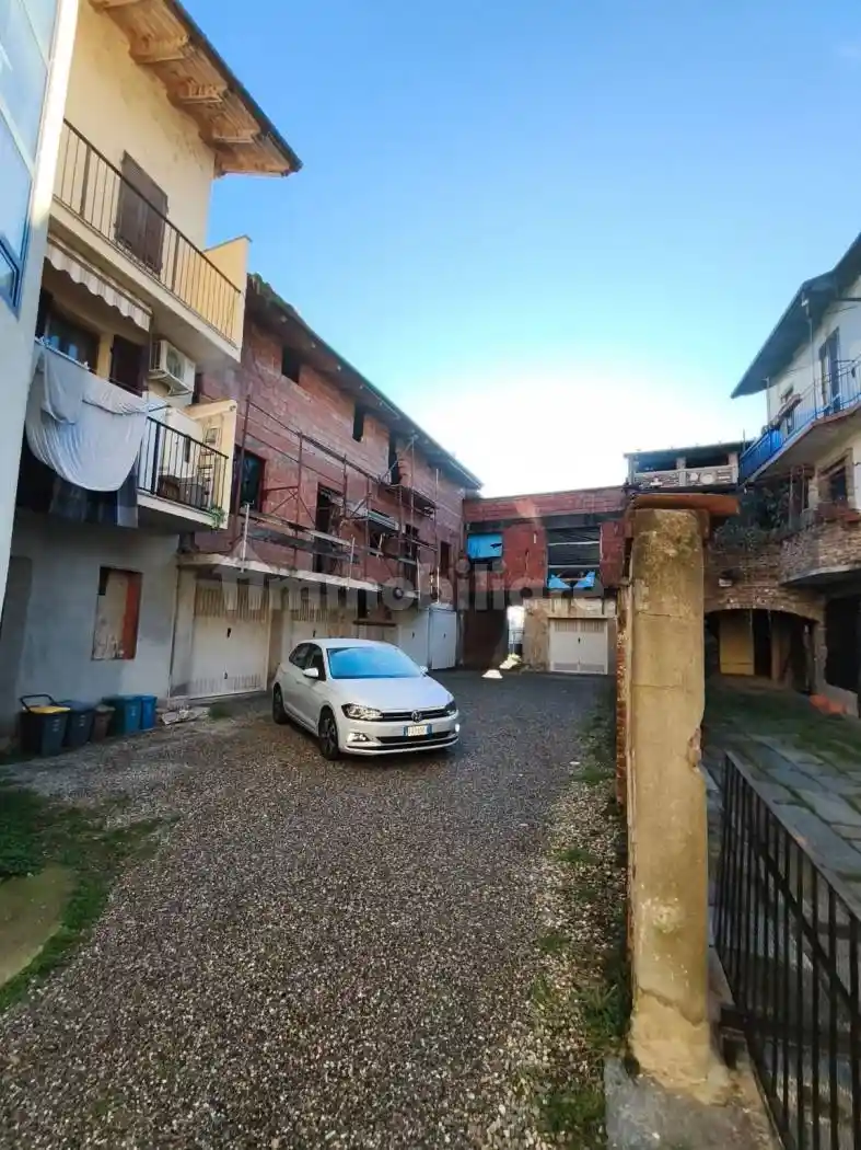 Palazzo - Edificio in vendita a Borgo Vercelli