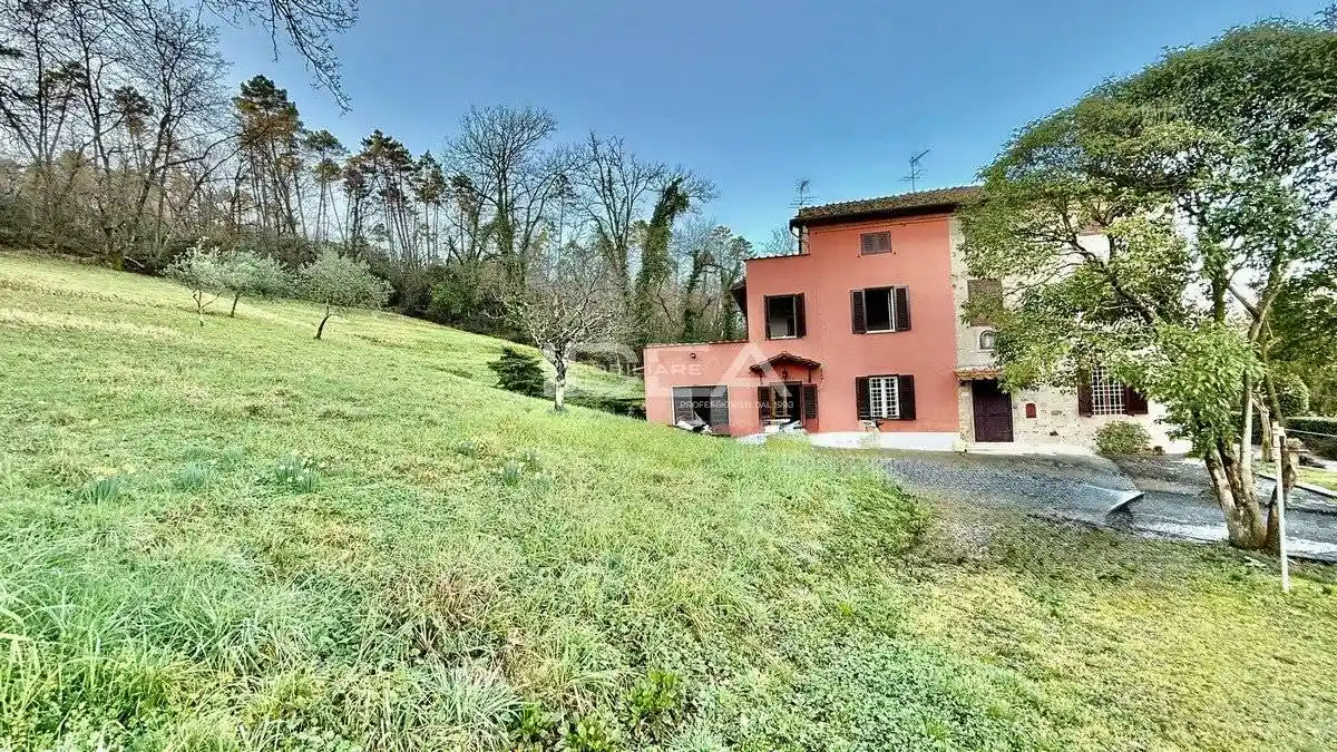Rustico - Casale in vendita a Lucca