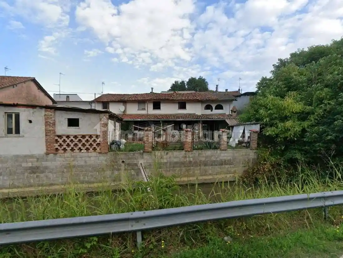 Casa indipendente in vendita a Chignolo Po