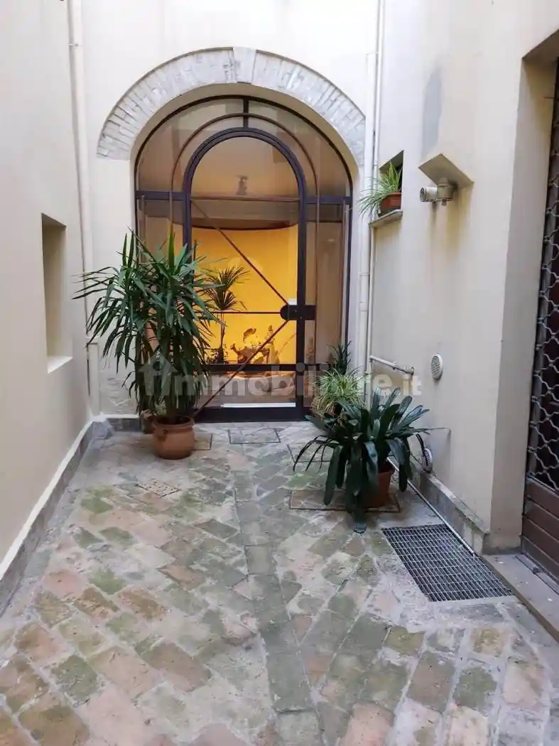 Palazzo - Edificio in vendita a Fano