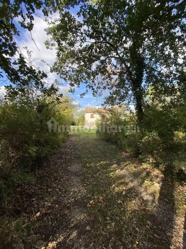 Rustico - Casale in vendita a Fossombrone