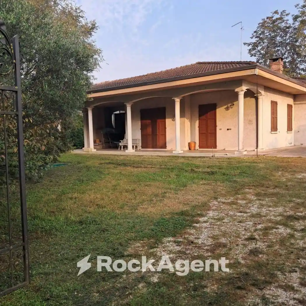 Villa in vendita a Pegognaga