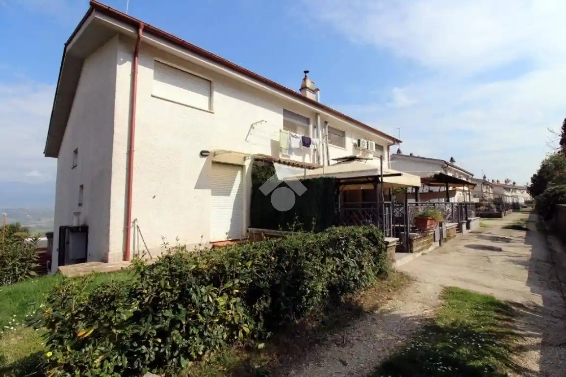 Villetta a schiera in vendita a Torrita Tiberina