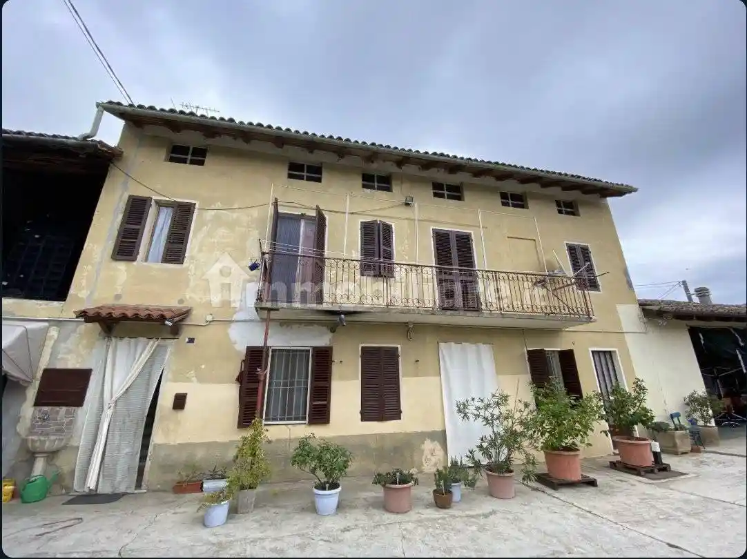 Palazzo - Stabile in vendita a Frassineto Po