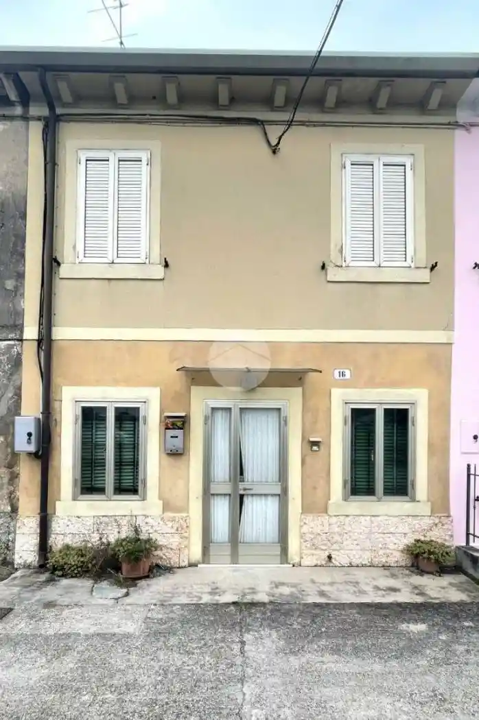 Casa indipendente in vendita a Verona