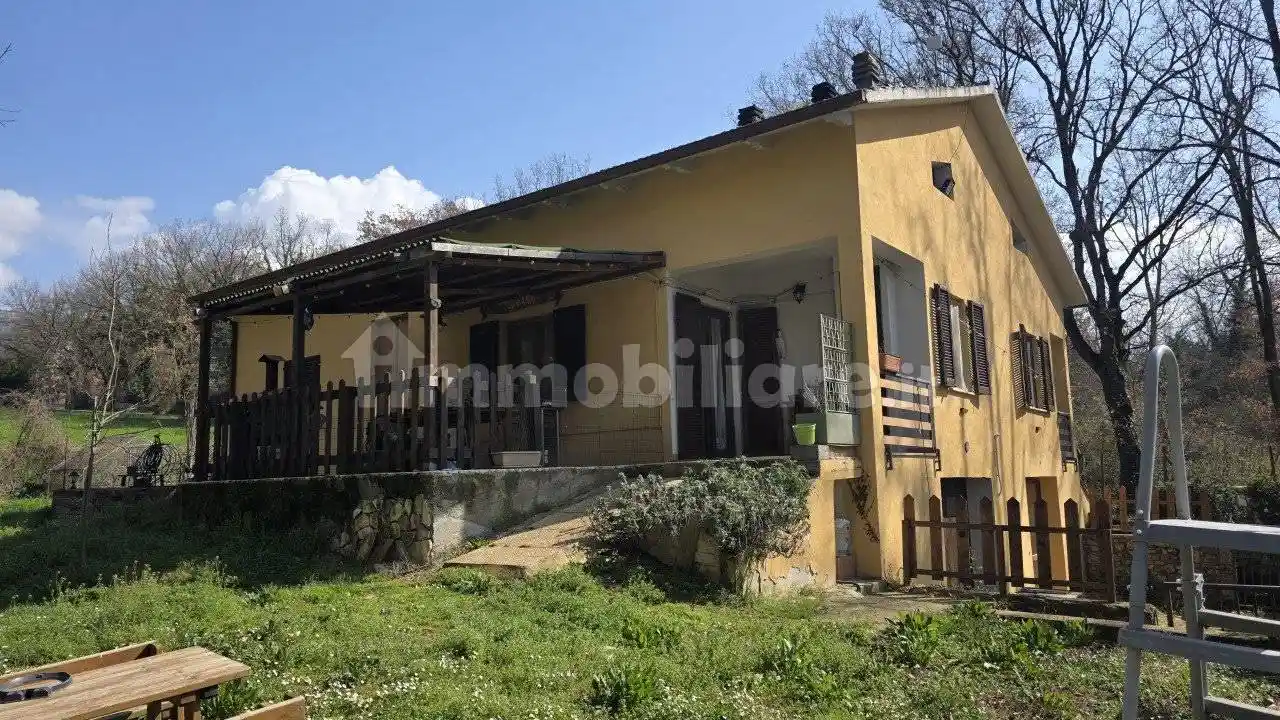 Casa indipendente in vendita a Massa Martana