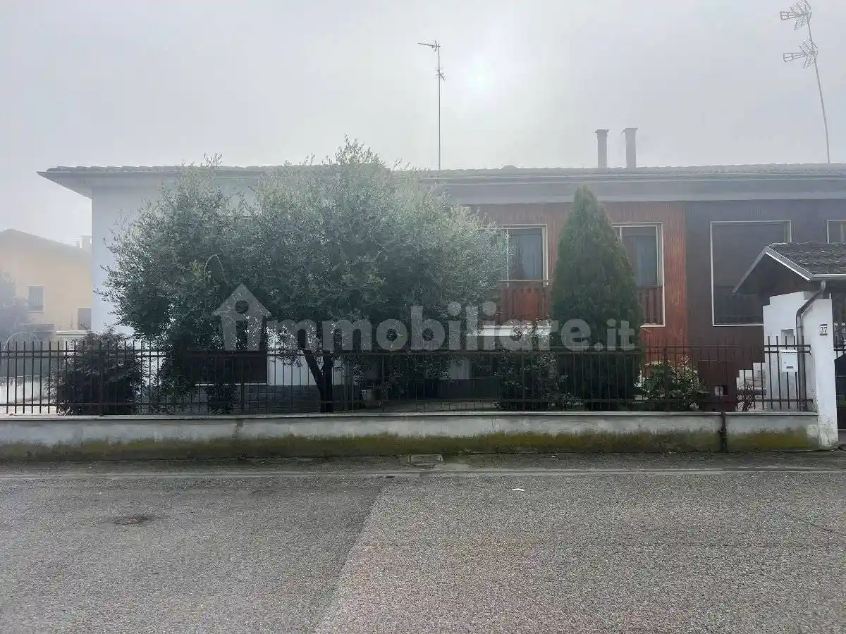 Villa in vendita a Mortara