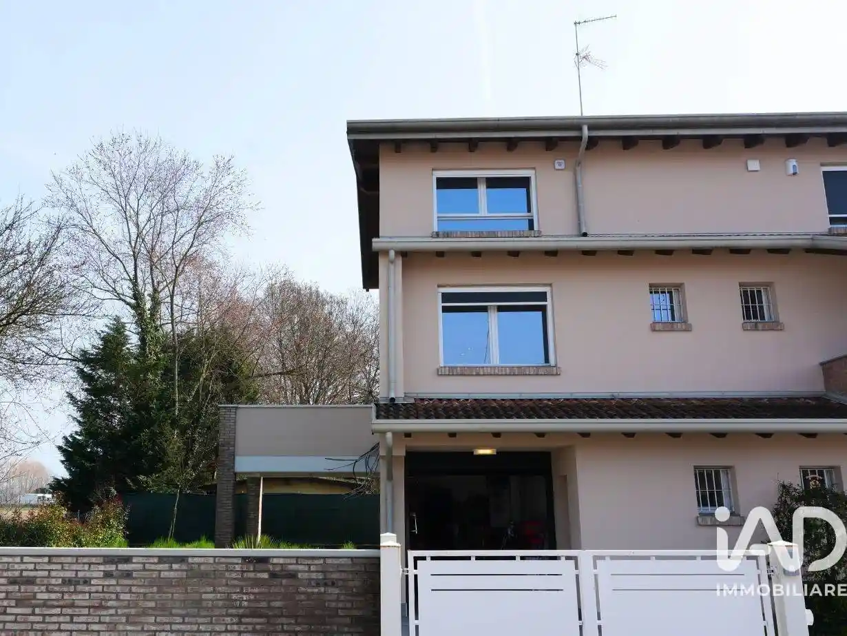 Villa in vendita a Correggio