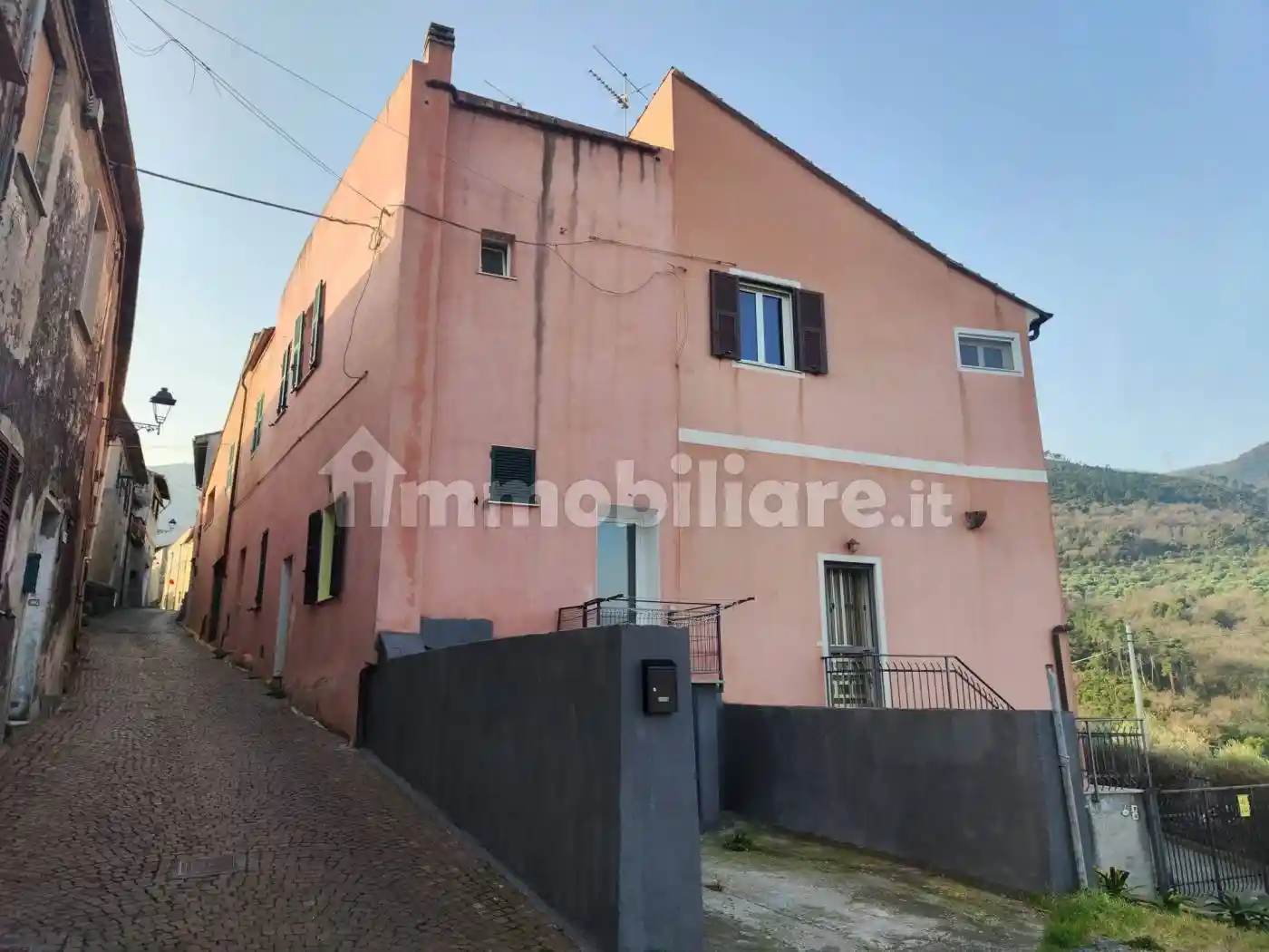 Casa indipendente in vendita a Albenga