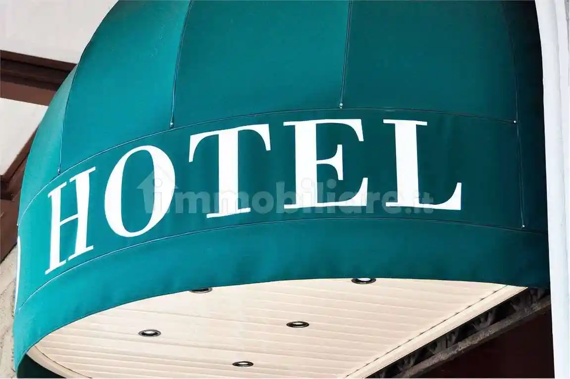 Palazzo - Edificio in vendita a Riccione