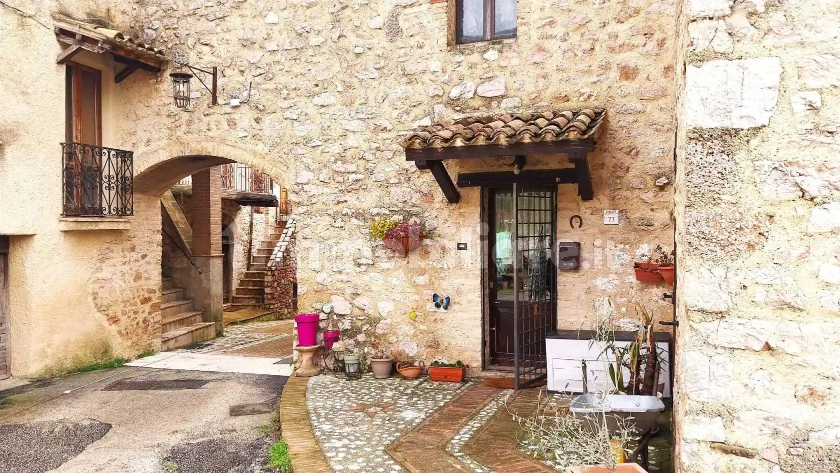 Casa indipendente in vendita a Spoleto