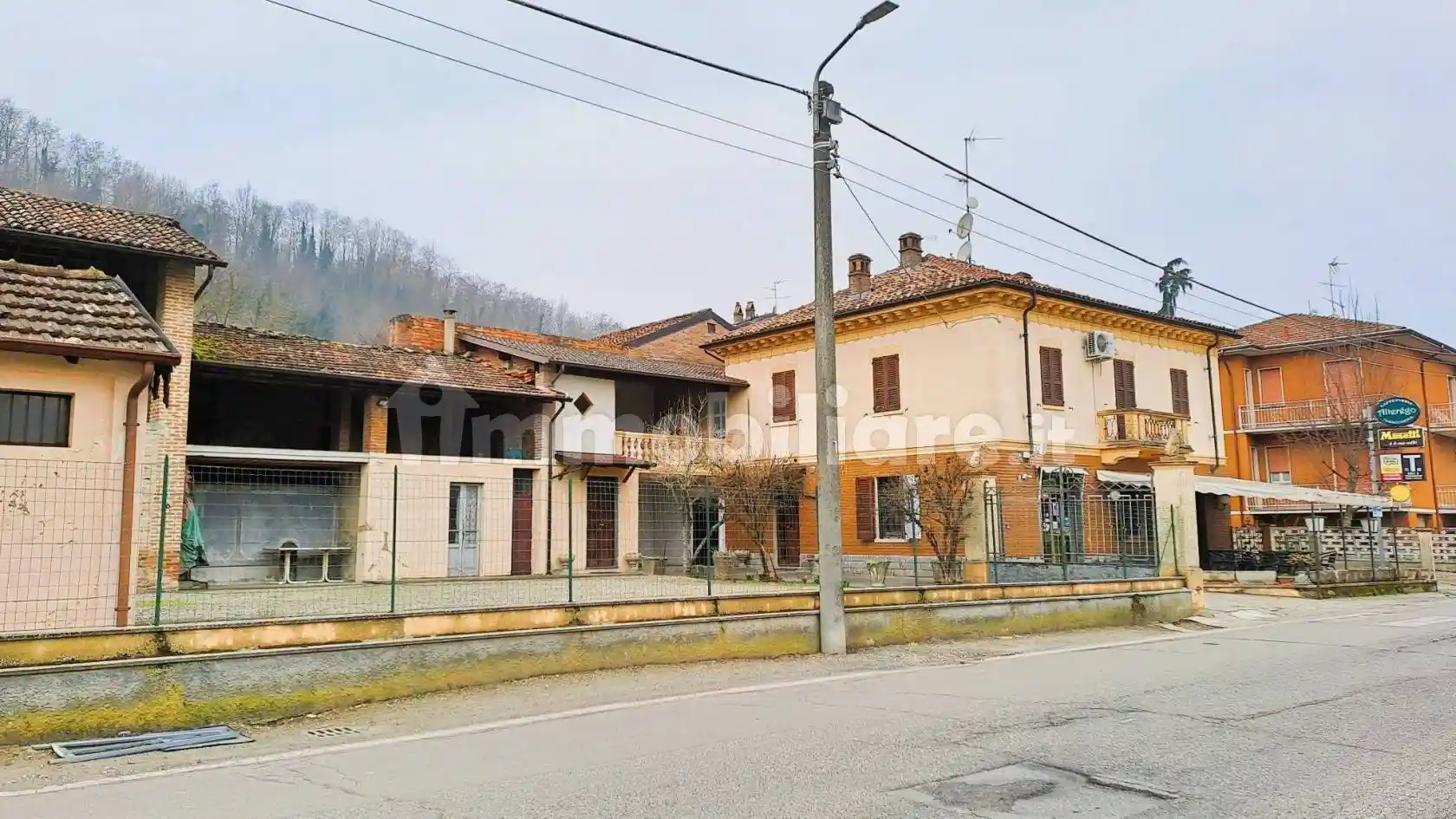 Palazzo - Edificio in vendita a Torricella Verzate