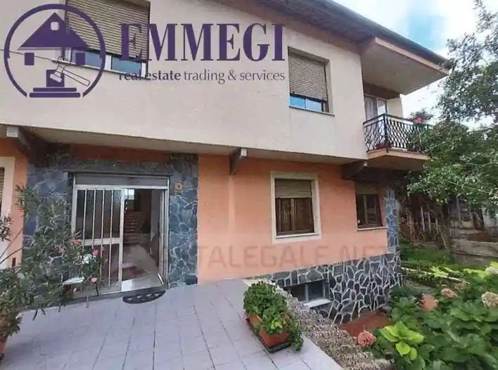 Palazzo - Stabile in vendita a Quiliano