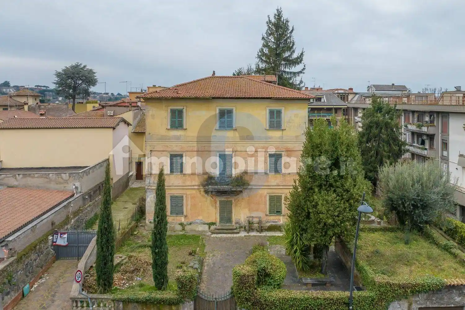 Palazzo - Edificio in vendita a Grottaferrata