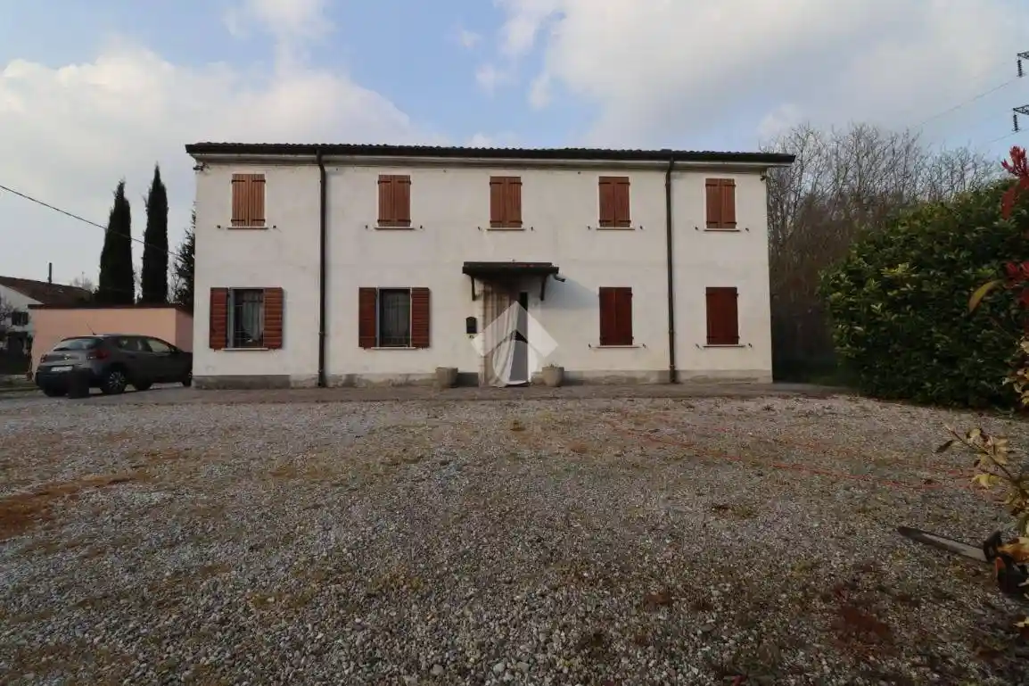Casa indipendente in vendita a Mantova