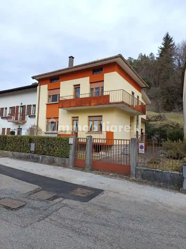 Villa in vendita a Cavazzo Carnico