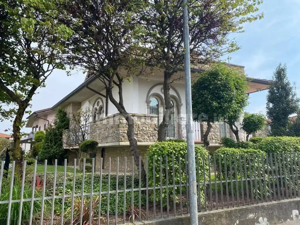 Villa in vendita a Torre Boldone