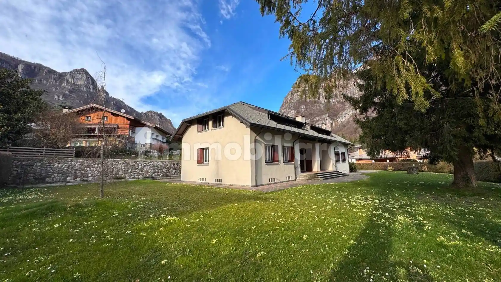 Appartamento in vendita a Ballabio