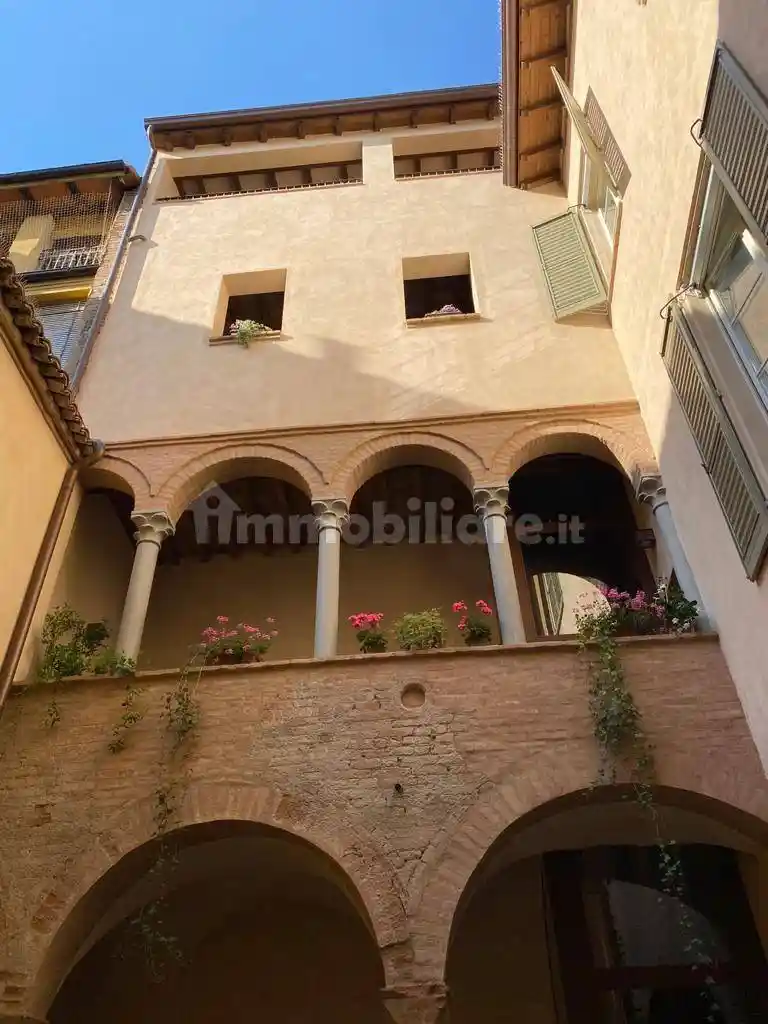 Palazzo - Edificio in vendita a Reggio Emilia