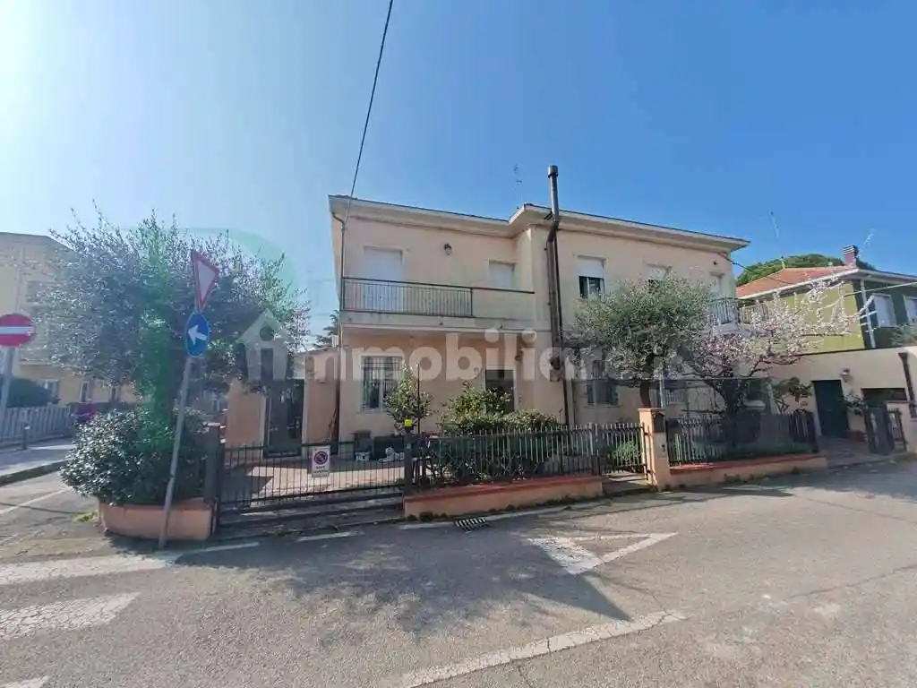 Casa indipendente in vendita a Rimini