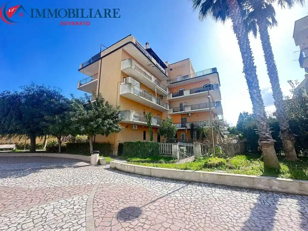 Appartamento in vendita a Davoli