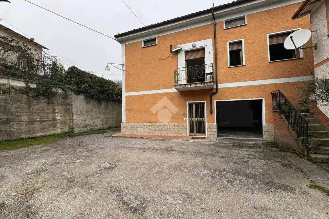 Casa indipendente in vendita a Cantiano